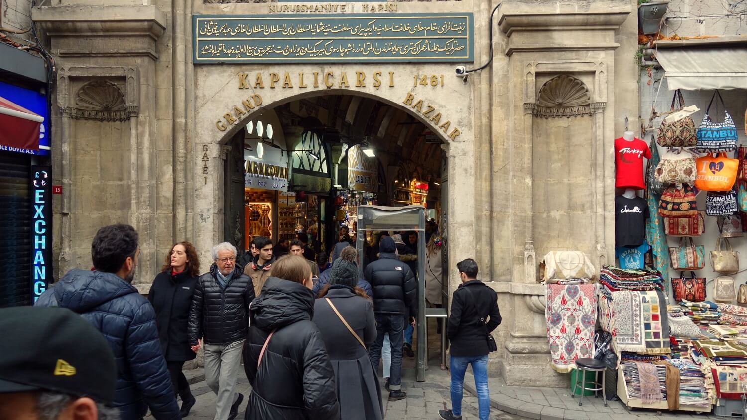 Стамбул часовой. Ворота Гранд базара в Стамбуле. Гранд-базар в Стамбуле режим работы. Большие часы в Стамбуле. Адрес в Стамбуле.